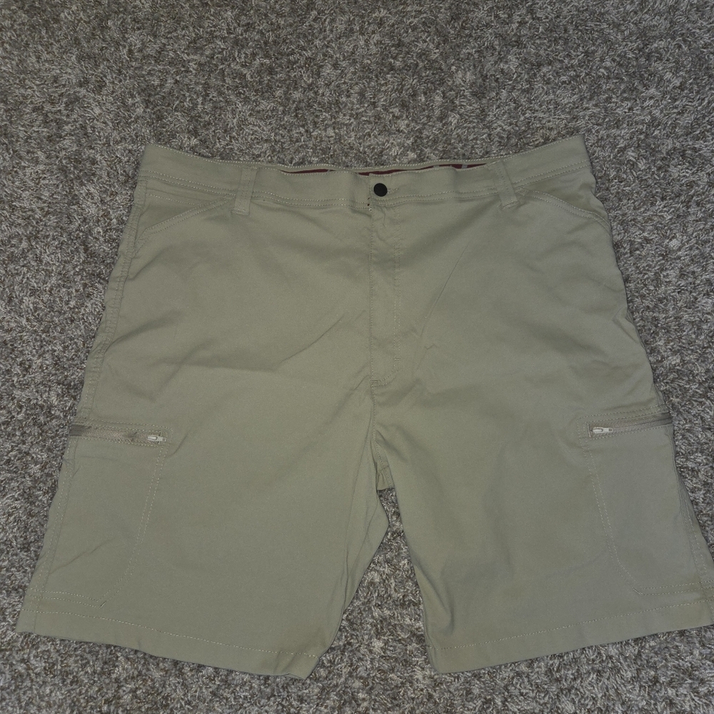 Wrangler Men’s Performance Comfort Cargo Shorts (44)